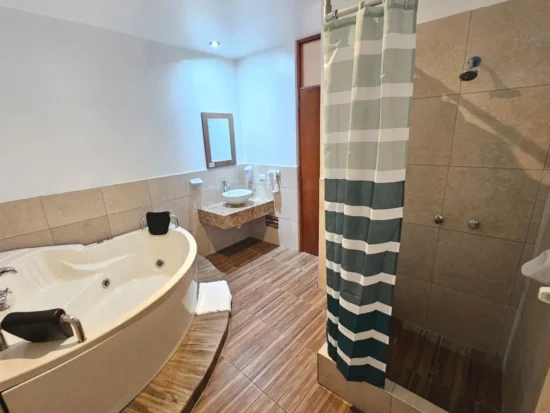 Bañera de Hidromasaje Hotel La Colina Ica