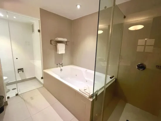 Bañera de Hidromasaje Suite Junior NM Lima Hotel San Isidro