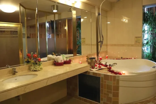 Baño romántico con Hot Tub Hotel Princesa Lince