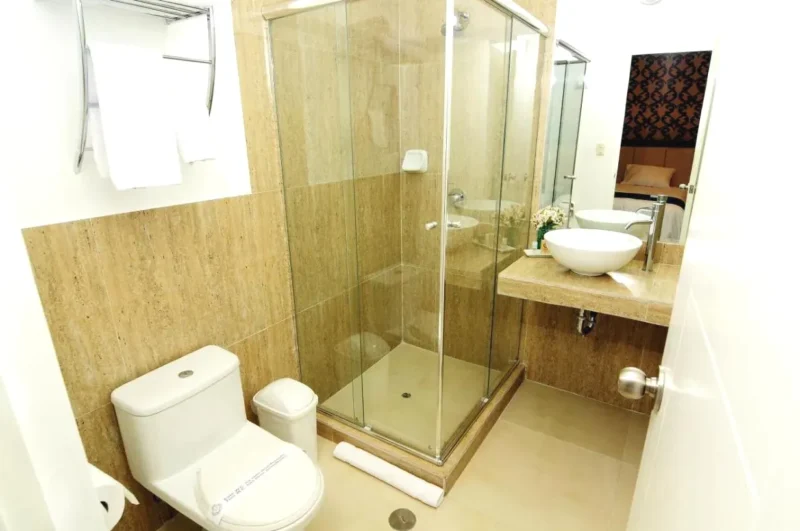 Baño y ducha Dom Hotel Piura