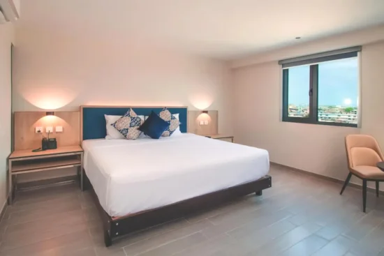 Cama de la Suite Lyz Business Hotel Piura