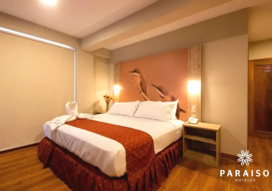 Cama extragrande de la suite Hoteles Paraiso PIURA