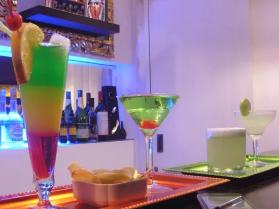 Cocktails en el bar del CasaHotel Jockey Plaza Mall