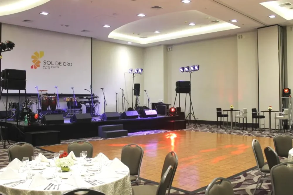 Concierto de música dentro del Sol de Oro Hotel & Suites Miraflores Concierto de música dentro del Sol de Oro Hotel & Suites Miraflores