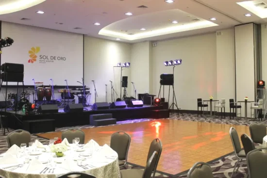 Concierto de música dentro del Sol de Oro Hotel & Suites Miraflores