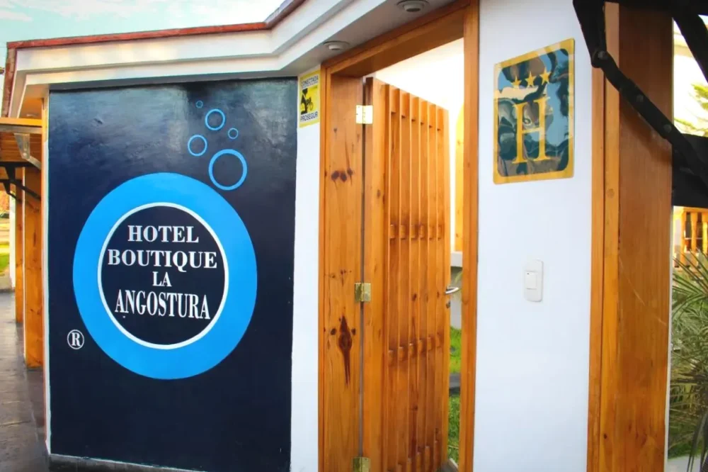 Entradad del Hotel Boutique La Angostura Ica