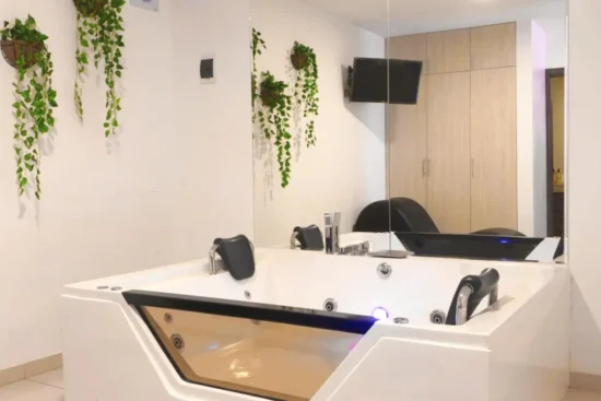 Gran Jacuzzi para dos personas Rig Vêda Hotel Santiago de Surco