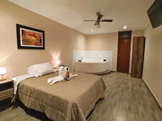 Habitación con Jacuzzi Hotel La Colina Ica