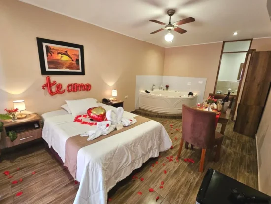 Hotel La Colina Ica con Jacuzzi en la Habitación