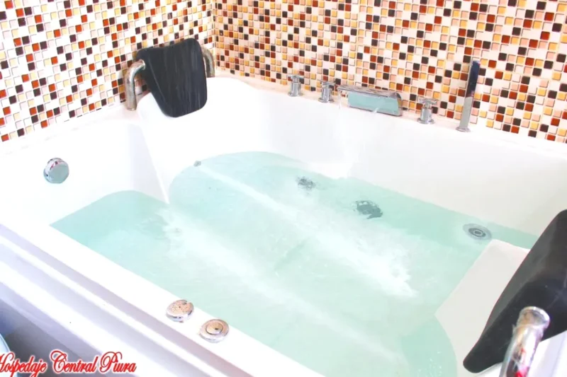 Jacuzzi para 2 personas Hospedaje Central Piura