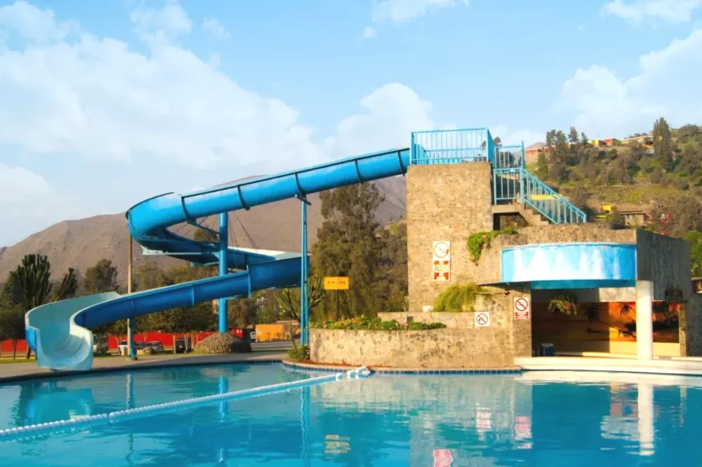 Piscina con Toboganes Decameron El Pueblo Lima Piscina con Toboganes Decameron El Pueblo Lima