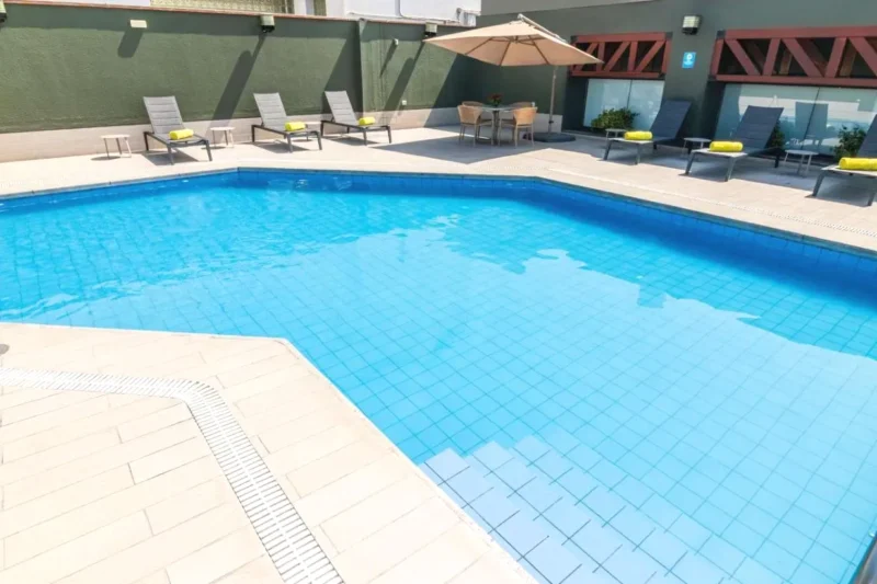 Piscina exterior del Sonesta Hotel El Olivar San Isidro