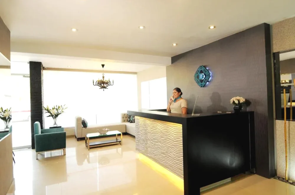 Recepción del Dom Hotel Piura