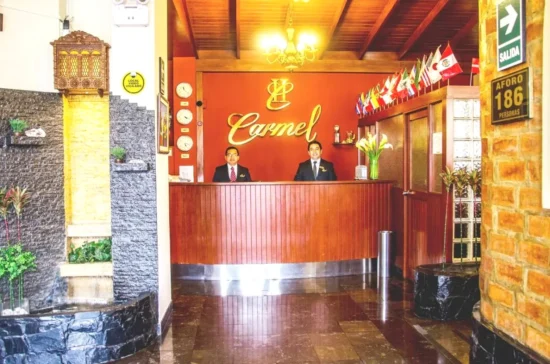 Recepción del Hotel Carmel Miraflores