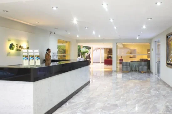 Recepción del Hotel El Angolo Piura