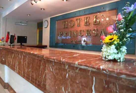 Recepción del Hotel Princesa Lince