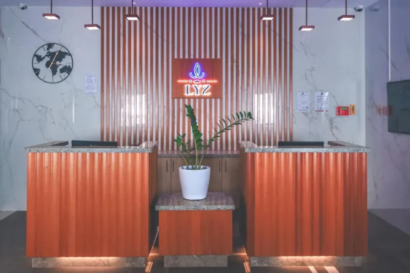 Recepción del Lyz Business Hotel Piura