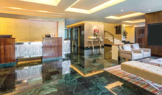 Recepción del Sonesta Hotel El Olivar San Isidro Lima