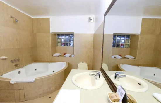Suite con Hidromasaje en el Baño Yabar Hotel Plaza Cusco