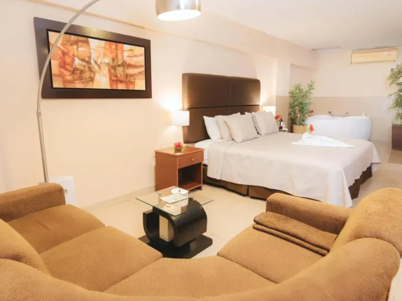 Suite con sofá y jacuzzi Hotel El Angolo Piura