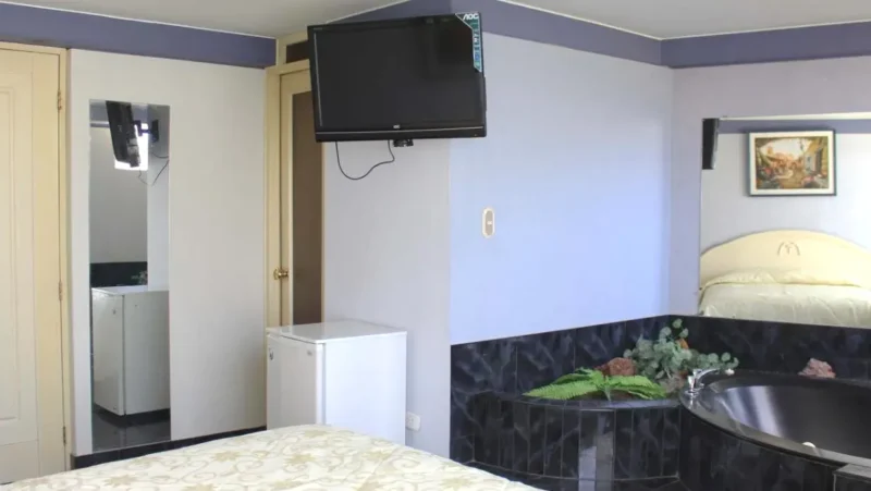 Suite del Hotel Mediterraneo Arequipa con Jacuzzi en la Habitación