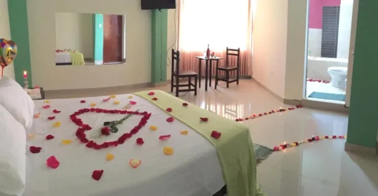 Suites El Parque Los Olivos Lima con Jacuzzi en la Habitación