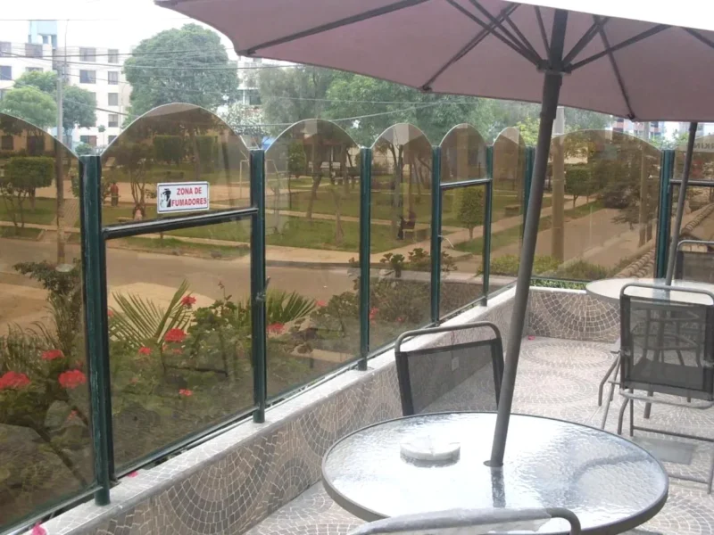 Terraza entorno CasaHotel Jockey Plaza Mall