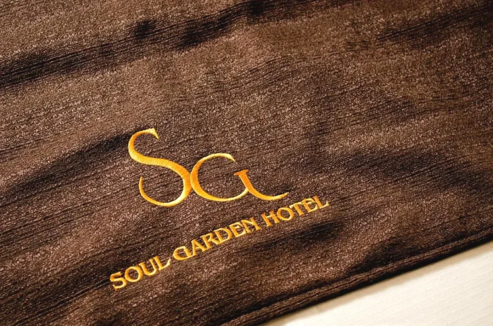 Toalla con el logo del Soul Garden Hotel Arequipa